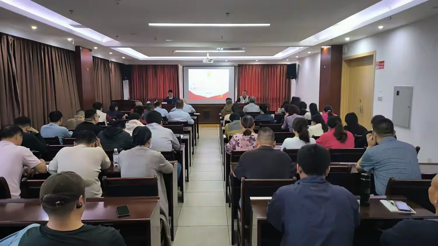 市環(huán)發(fā)公司召開學習貫徹黨的二十屆四中全會精神和海南自由貿(mào)易港封關政策專題宣講會